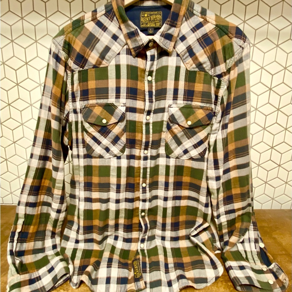 Used- Men’s Long sleeve button shirt.